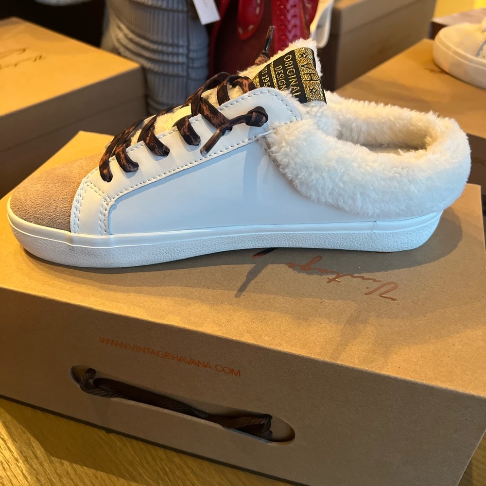 HEARTY - WHITE/ TAUPE/ GOLD - Picture 3 of 4